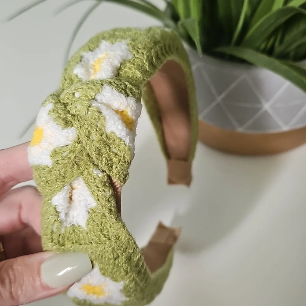 NWOT Green Floral Crochet Embroidered Top Knot Headband
